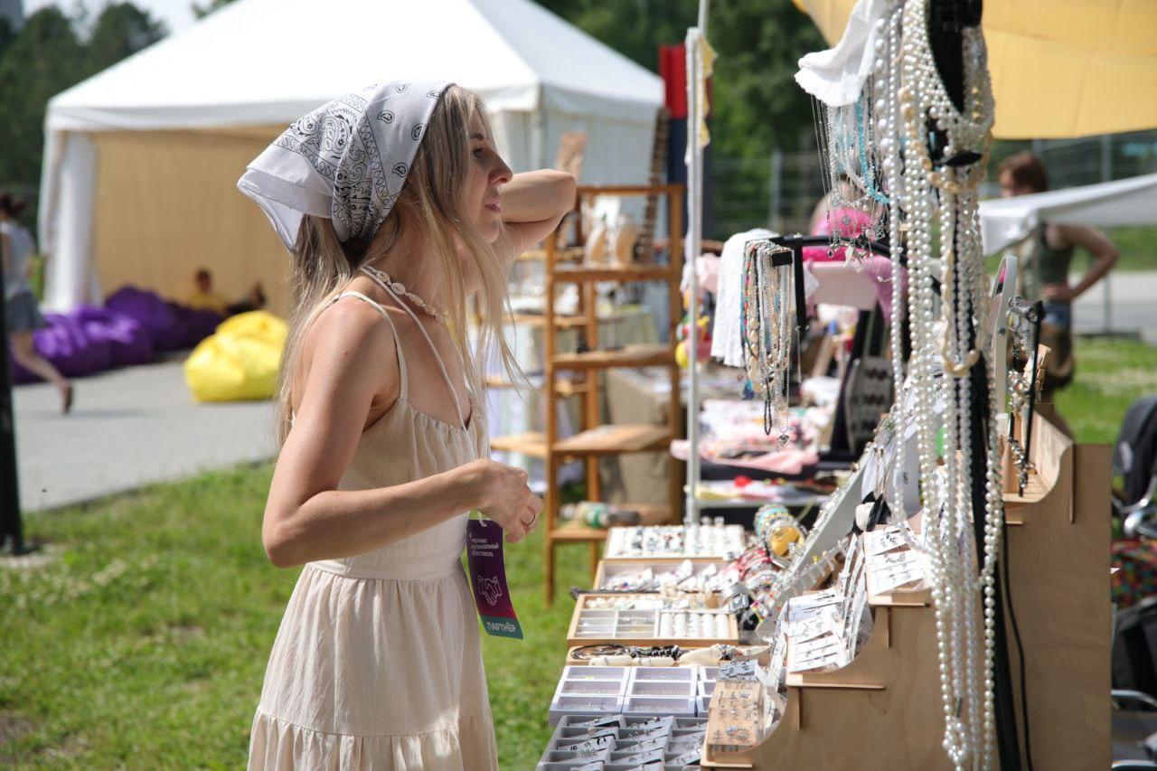 Фото Sigma Boy и Ramil собрали толпу фанатов в парке «Арена». Онлайн-репортаж Черника Music Fest 2025 в Новосибирске 11